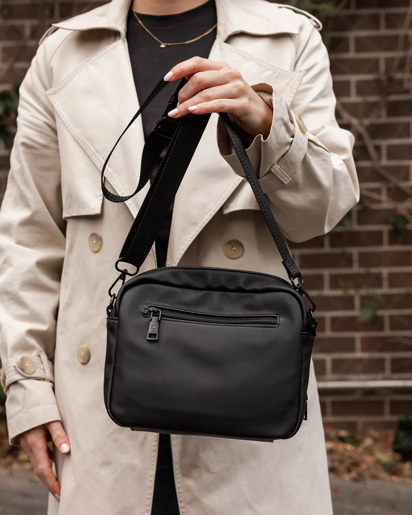 London Camera Crossbody Bag - Black