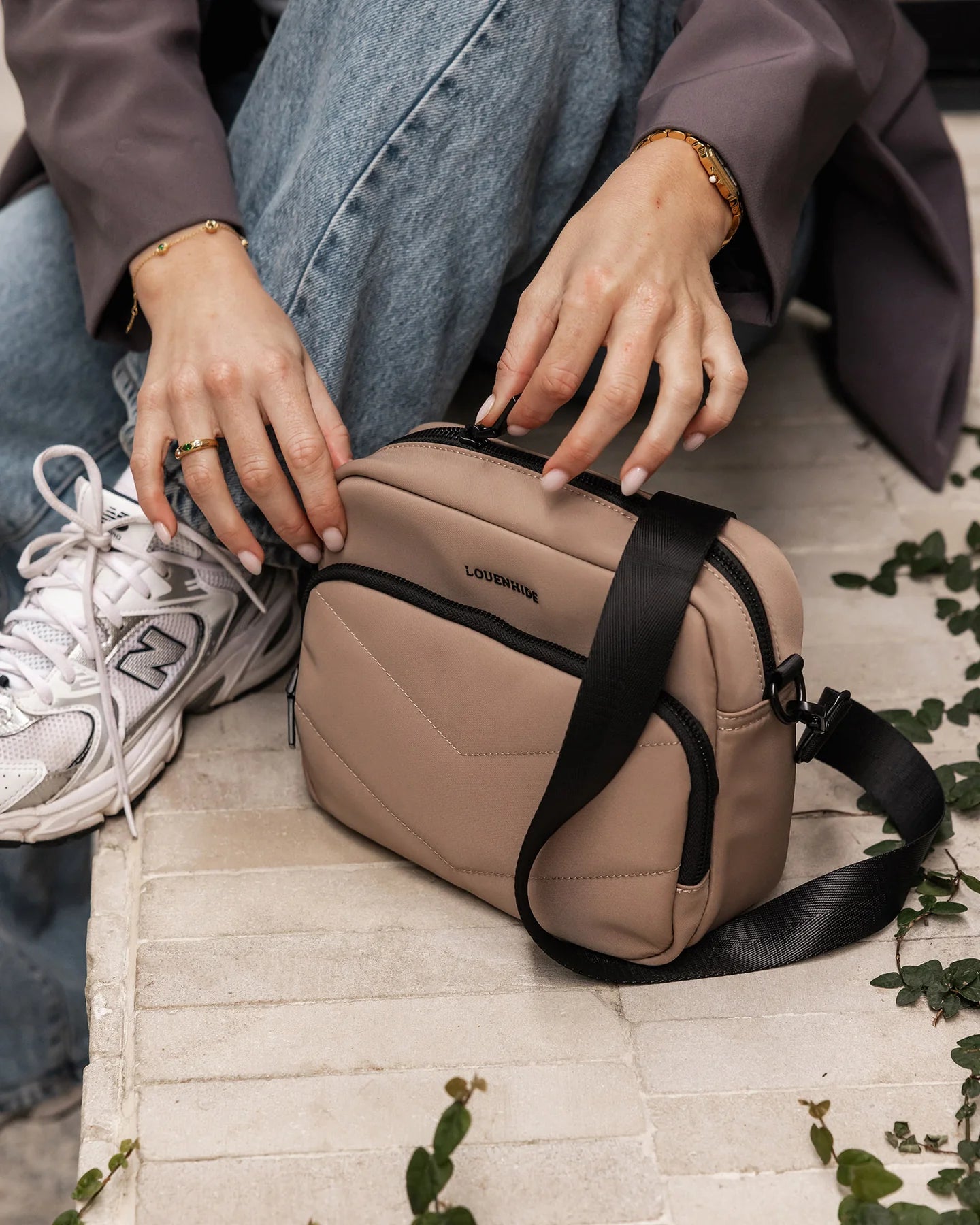 London Camera Crossbody Bag - Mocha