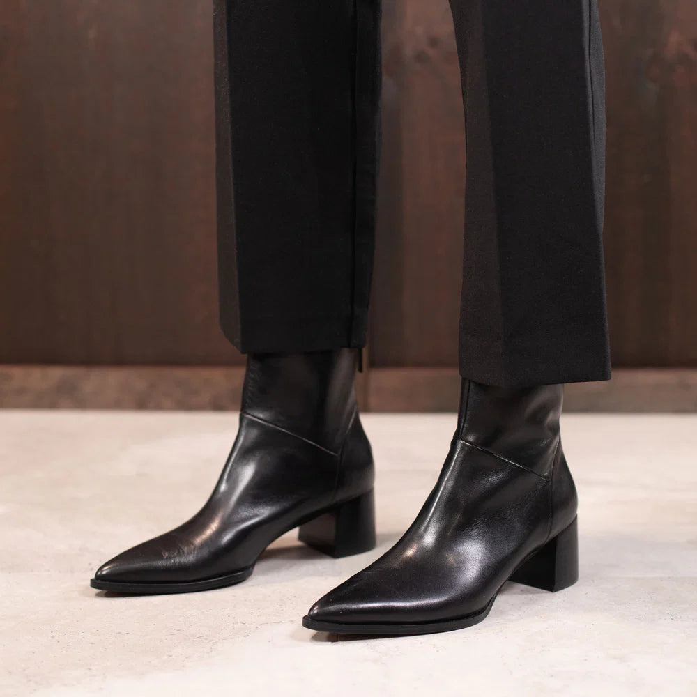 AUROA W EOS  BLACK LTH